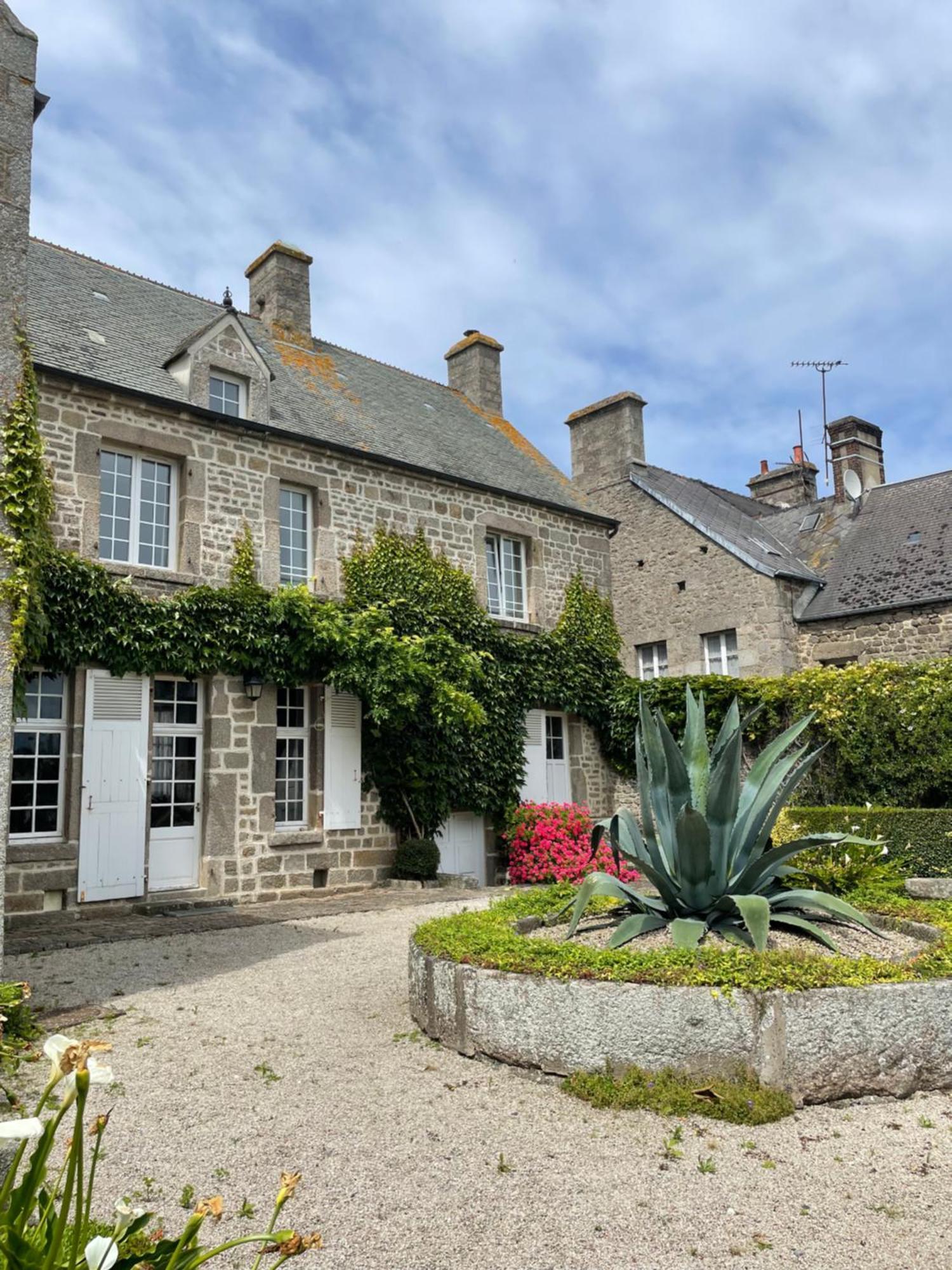 Le Conquerant - Chambres Meublees - Barfleur Bagian luar foto