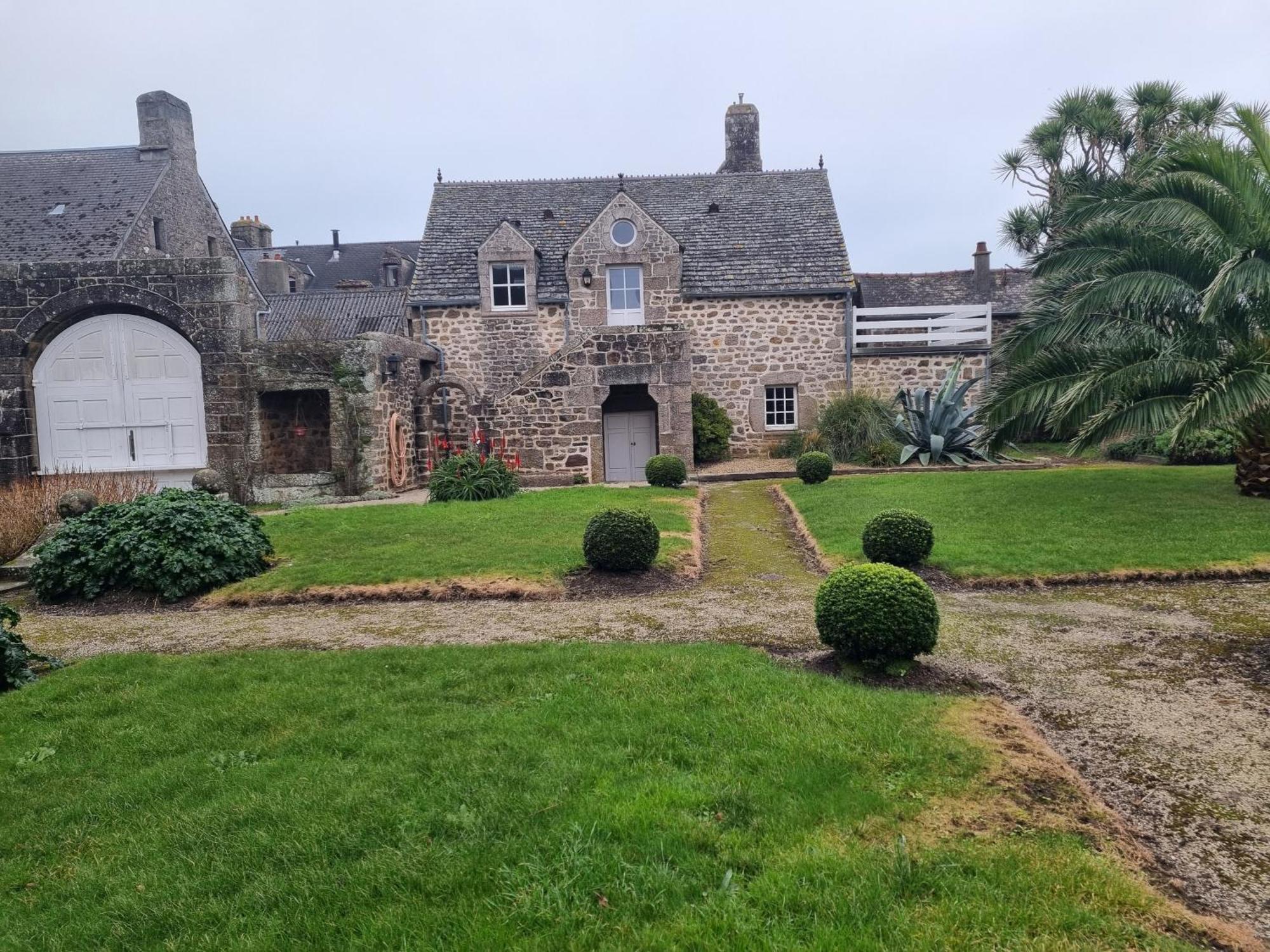 Le Conquerant - Chambres Meublees - Barfleur Bagian luar foto